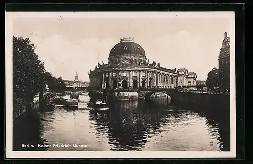 AK Berlin, Kaiser Friedrich Museum vom Wasser aus gesehen