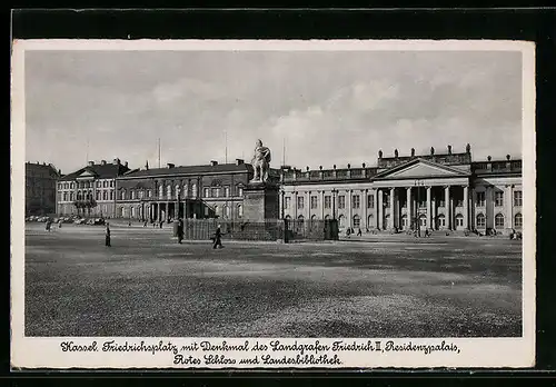 AK Kassel, Friedrichsplatz mit Denkmal des Landgrafen Friedrich II, Residenzpalais, Rotes Schloss und Landesbibliothek