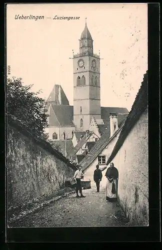 AK Überlingen, Strassenblick in die Luziengasse