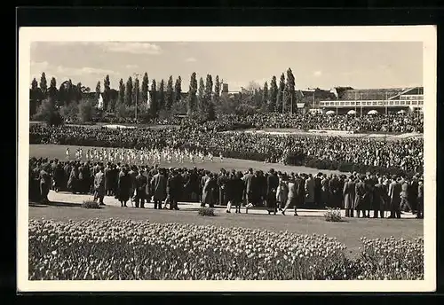 AK Berlin, Ausstellungsgelände mit Besuchern