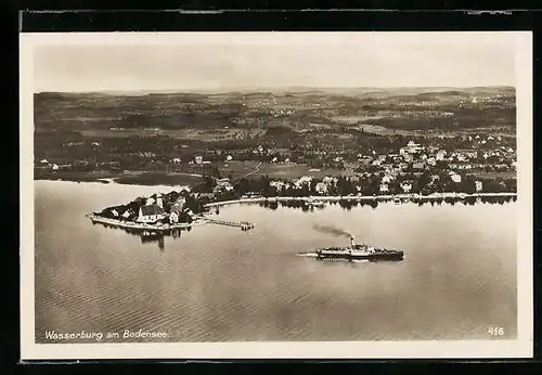 AK Wasserburg am Bodensee, Ortsansicht mit Dampfschiff aus der Vogelschau
