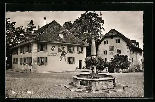 AK Herzogenbuchsee, Partie am Brunnen und Gemeindehaus
