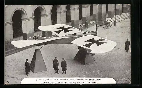 AK Musée de l`Arme, Campagne 1914-15, Aéroplane Allemand Taube pris a l`ennemi, Flugzeug