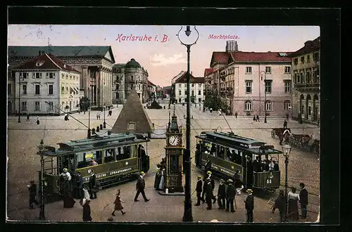 AK Karlsruhe i. B., Marktplatz mit Strassenbahnen