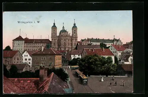 AK Weingarten i. W., Gebäude mit leuchtenden Fenstern, Strassenbahn