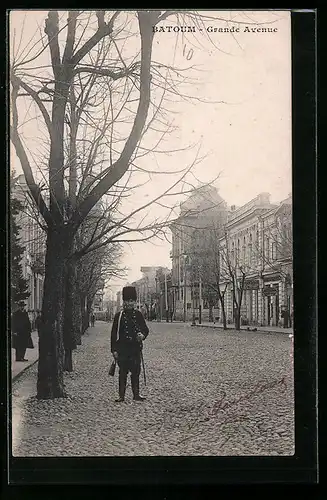 AK Batoum, Grande Avenue, Soldat in Uniform