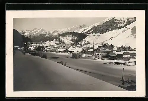 Foto-AK St. Anton am Arlberg, Ortspartie im Schnee