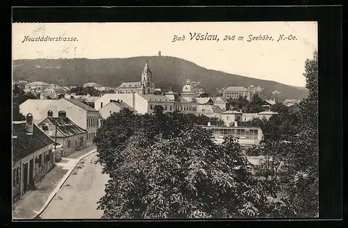 AK Vöslau, Neustädterstrasse mit Kirche