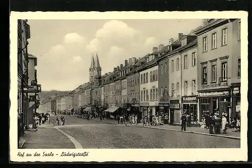 AK Hof, Ludwigstrasse mit Passanten