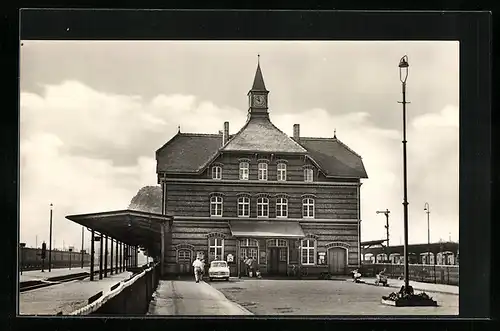 AK Güsten /Kr. Stassfurt, Bahnhof mit Bahnsteigen