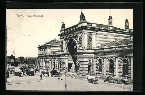 AK Trier, Hauptbahnhof mit Pferdekutschen