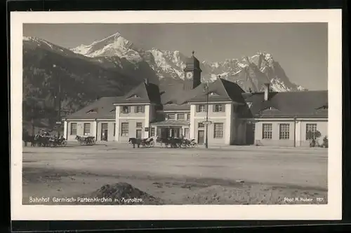 AK Garmisch-Partenkirchen, Bahnhof und m. Zugspitze