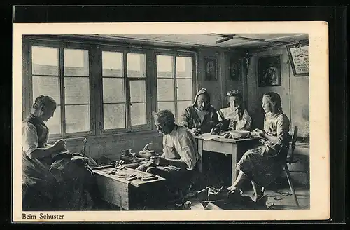 AK Schuster in der Werkstatt bei der Arbeit