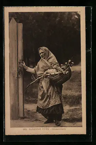AK Holzsammlerin in russischer Tracht