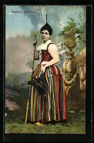 AK Madeira, Costumes, Portugiesin in Tracht