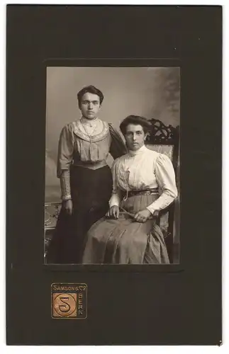 Fotografie Samson & Co., Bern, Zwei junge Damen in hübscher Kleidung