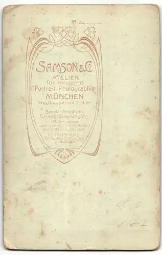 Fotografie Samson & Co., München, Neuhauserstr. 7, Elegant gekleideter Herr mit Schnauzbart
