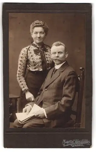 Fotografie Martin Herzfeld, Dresden, Ehepaar in hübscher Kleidung