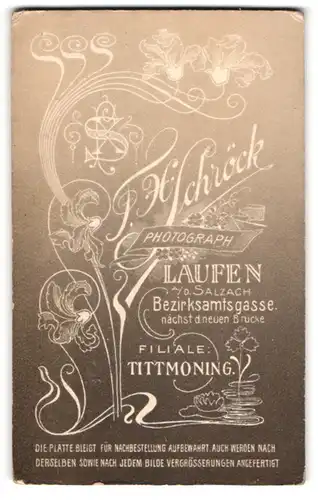 Fotografie F. H. Schröck, Laufen a. d. Salzach, Monogramm des Fotografen mit Jugendstil verzierten Blumen