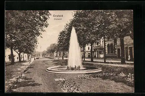 AK Crefeld, Ostwall mit Springbrunnen