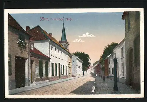 AK Issum, Geldernsche Strasse mit Kirchturm