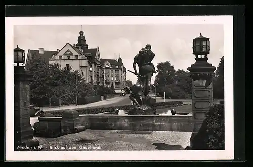 AK Minden i. W., Strasse am Klausenwall mit Brunnen