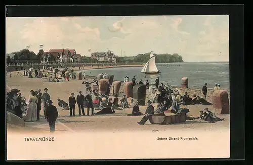 AK Travemünde, Gäste auf der Unteren Strand-Promenade, Blick zum Kurhaus