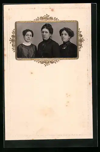 Foto-Collage-AK Portrait von drei Damen
