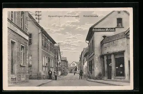 AK Sprendlingen, Schmittstrasse mit Passanten