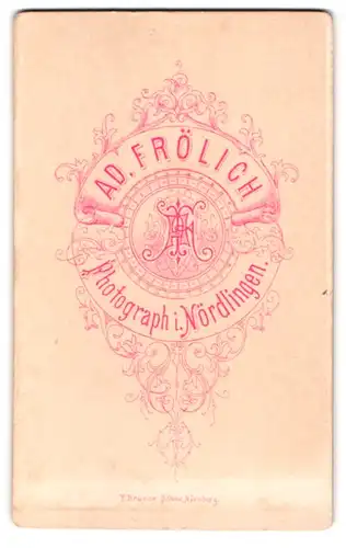 Fotografie Ad. Frölich, Nördlingen, Monogramm des Fotografen im Wappen