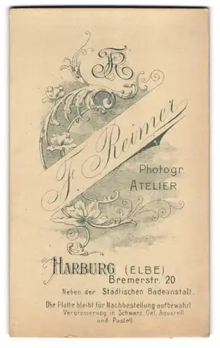 Fotografie F. Reiner, Harburg / Elbe, Monogramm des Fotografen über Anschrift des Ateliers
