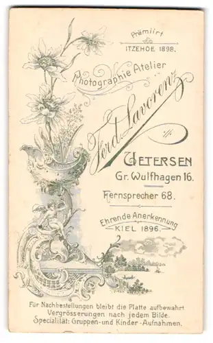 Fotografie Ferd. Lavorenz, Uetersen, Gr. Wulfhagen 16, Edleweiss wächst aus einer Prunkschale