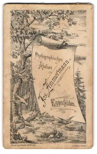 Fotografie Jos. Zimmermann, Eggenfelden, Banderole mit Anschrift des Fotografen vor einem Wald, Vögel