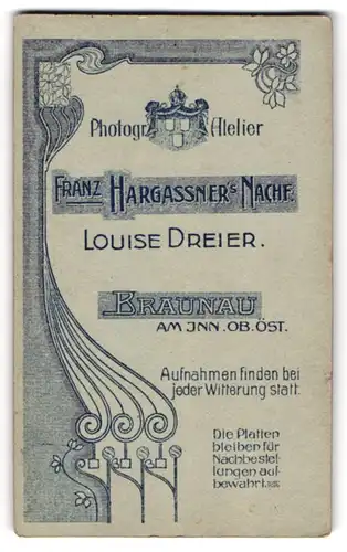 Fotografie Louise Dreier, Braunau a, Inn, königliches Wappen über der Anschrift des Ateliers