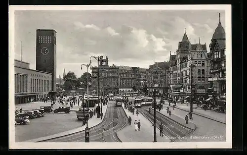 AK Düsseldorf, Bahnhofsvorplatz mit Strassenbahnen