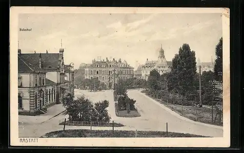 AK Rastatt, Strassenpartie am Bahnhof