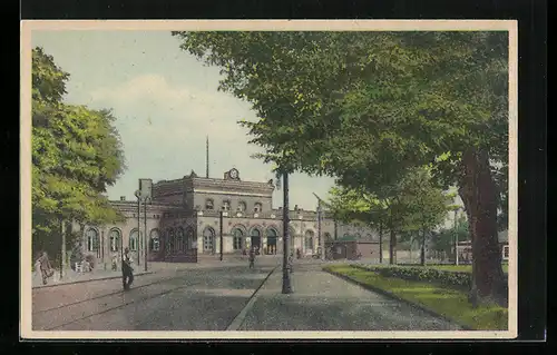 AK Dessau, Strassenpartie mit Bahnhof