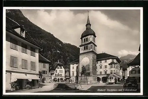 AK Altdorf, Dorfplatz mit Telldenkmal, Automobil und Strassenbahn