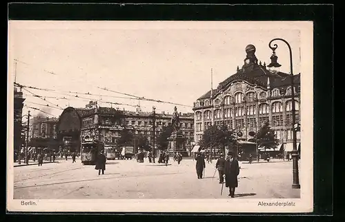 AK Berlin, Alexanderplatz mit Strassenbahnen und Passanten