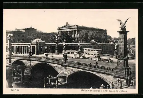 AK Berlin, Friedrichsbrücke und Nationalgalerie mit Strassenbahn und Doppeldeckerbus