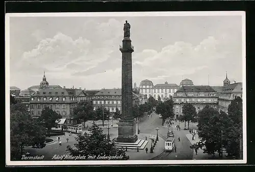 AK Darmstadt, platz mit Ludwigsäule und Strassenbahnen aus der Vogelschau