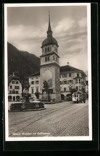 AK Altdorf, Dorfplatz mit Telldenkmal und Strassenbahn