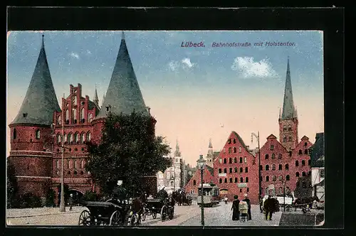 AK Lübeck, Bahnhofstrasse mit Holstentor und Strassenbahn