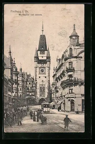 AK Freiburg i. Br., Martinstor von aussen mit Strassenbahn