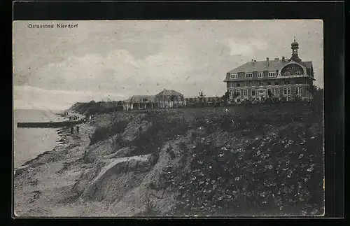 AK Niendorf /Ostsee, Küste mit Strand und Gebäuden