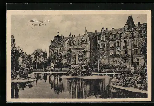AK Offenburg i. B., Volksgarten mit Häuserblick