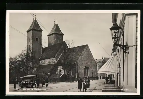 AK Bergen, Mariakirken, Strassenpartie an der Mariakirche