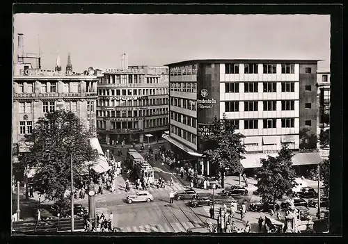 AK Düsseldorf, Corneliusplatz mit Geschäften und Strassenbahn