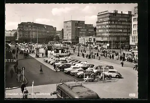 AK Düsseldorf, Vorplatz des Hauptbahnhofs mit Geschäften