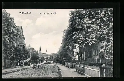 AK Berlin-Zehlendorf, Machnowerstrasse mit Bahnbrücke und Kirche